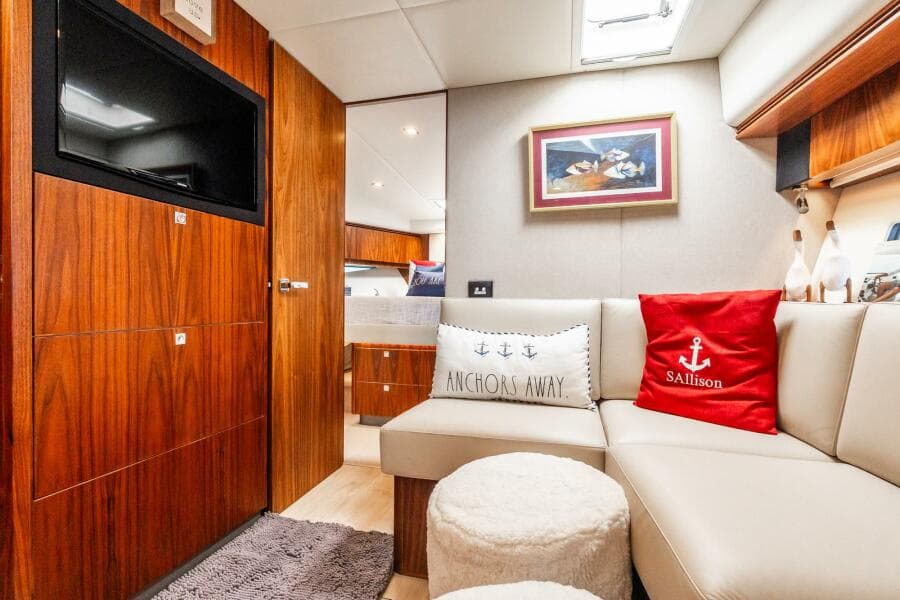 2019 Riviera 4800 Sport Yacht