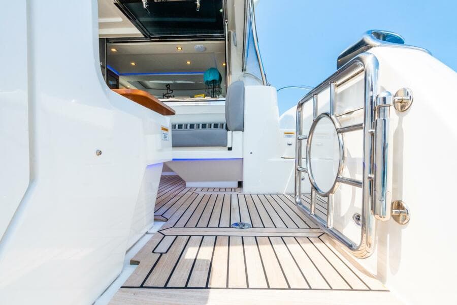 2019 Riviera 4800 Sport Yacht