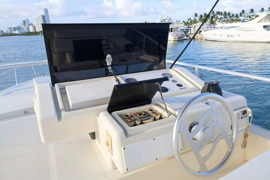 1998 Ferretti Yachts 55 Motor Yacht