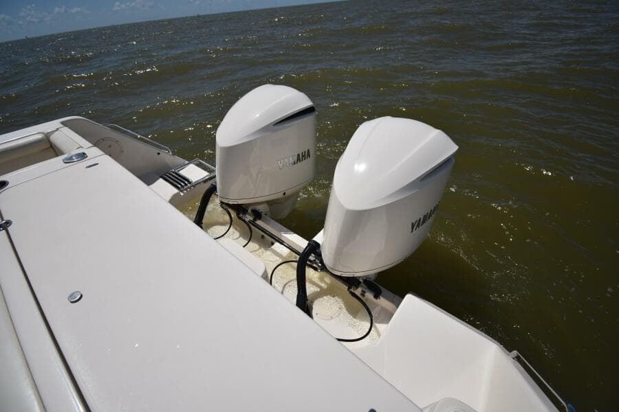 2016 Grady-White 330 Express 