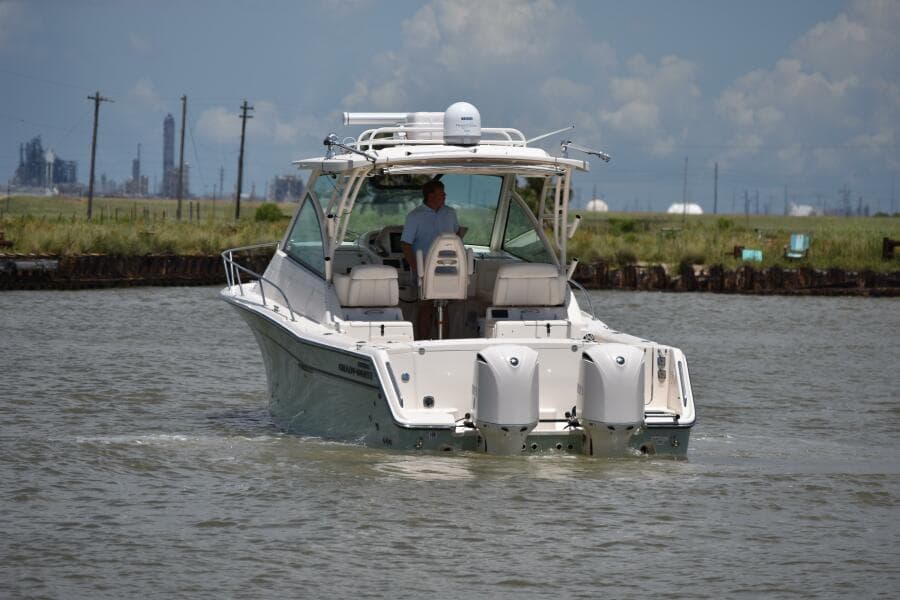 2016 Grady-White 330 Express 