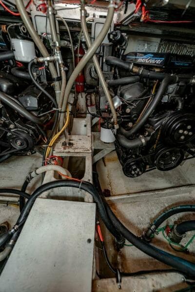 1991 Cruisers Yachts 3850 Aft Cabin