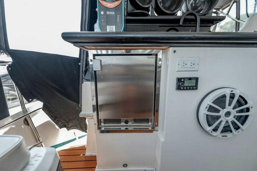 1991 Cruisers Yachts 3850 Aft Cabin