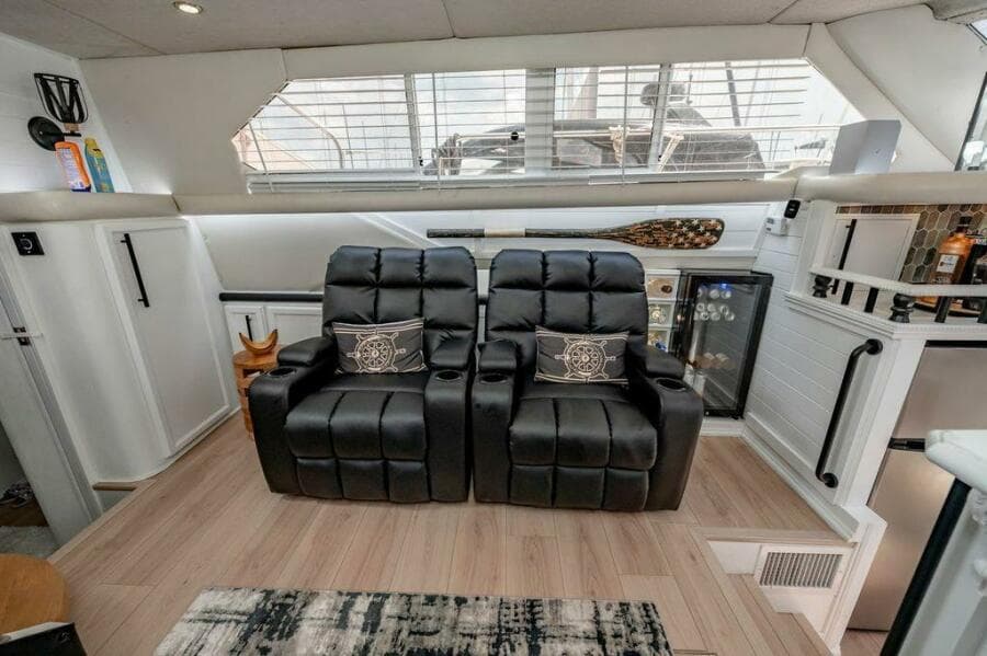 1991 Cruisers Yachts 3850 Aft Cabin