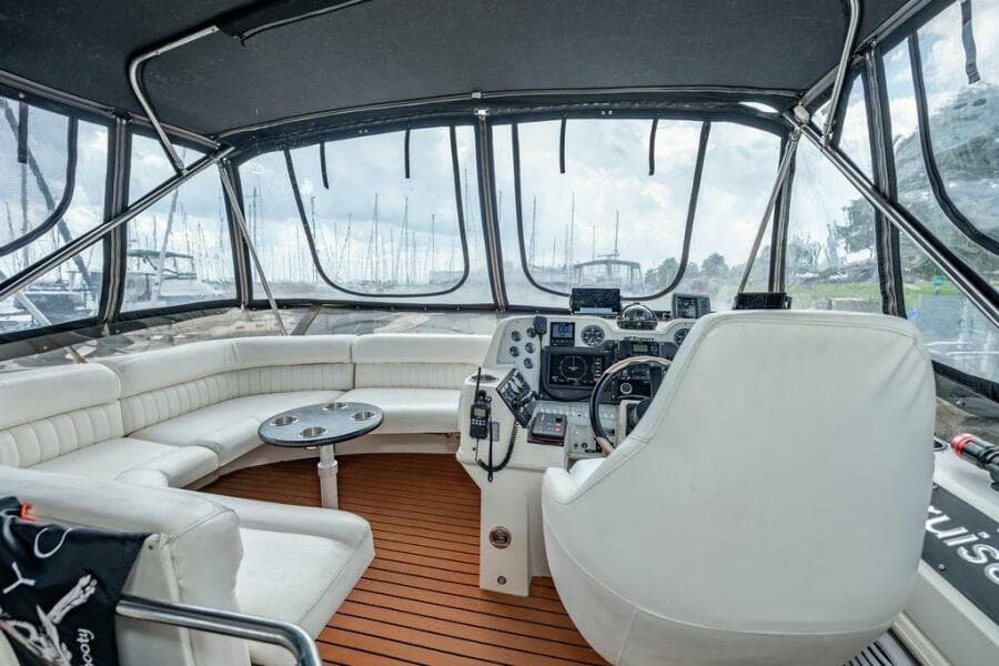 1991 Cruisers Yachts 3850 Aft Cabin