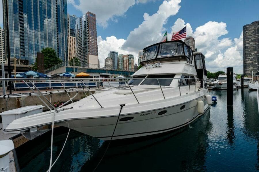 1991 Cruisers Yachts 3850 Aft Cabin