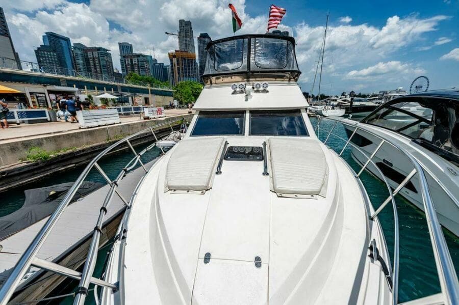1991 Cruisers Yachts 3850 Aft Cabin