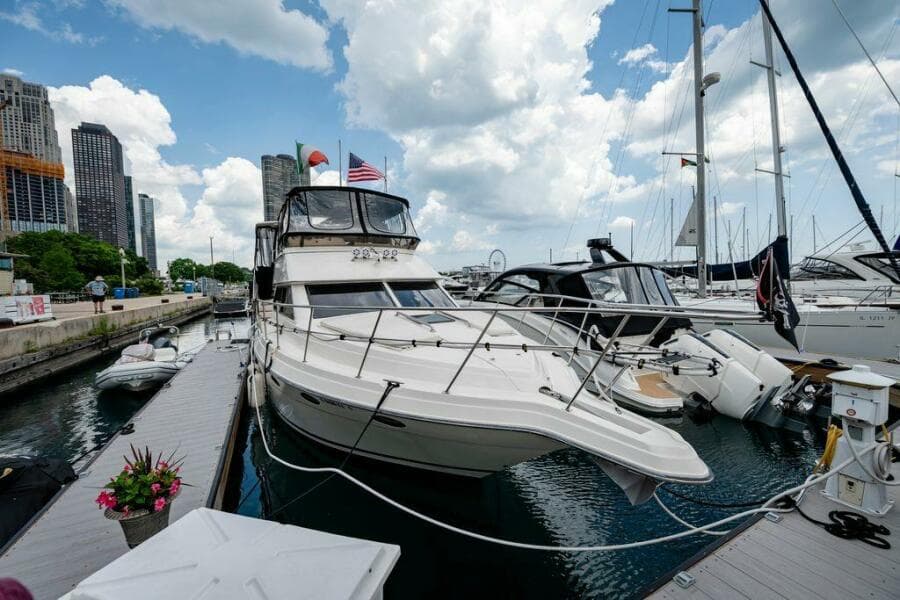 1991 Cruisers Yachts 3850 Aft Cabin