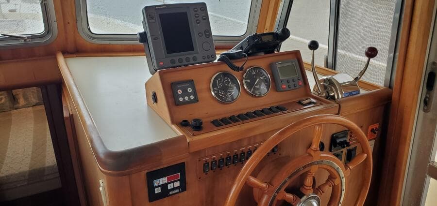 2004 Mainship 400 Trawler