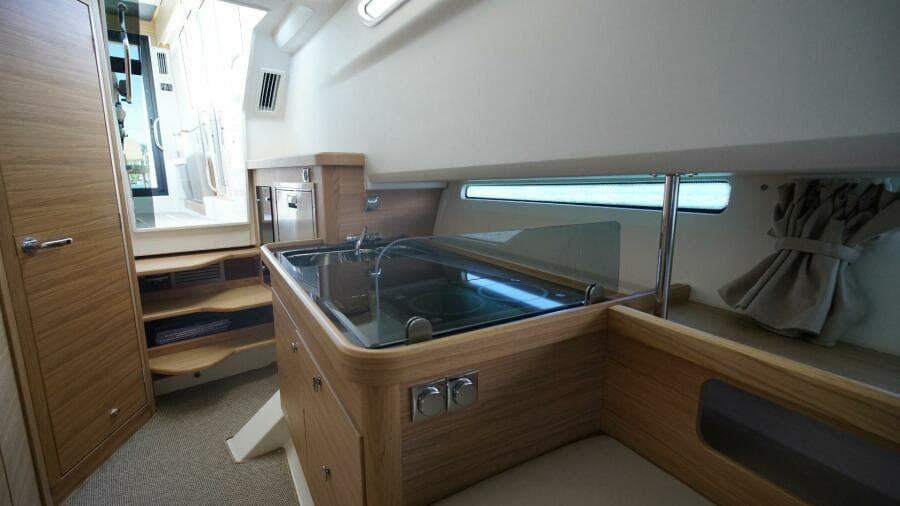 Nimbus Commuter 11 - Galley