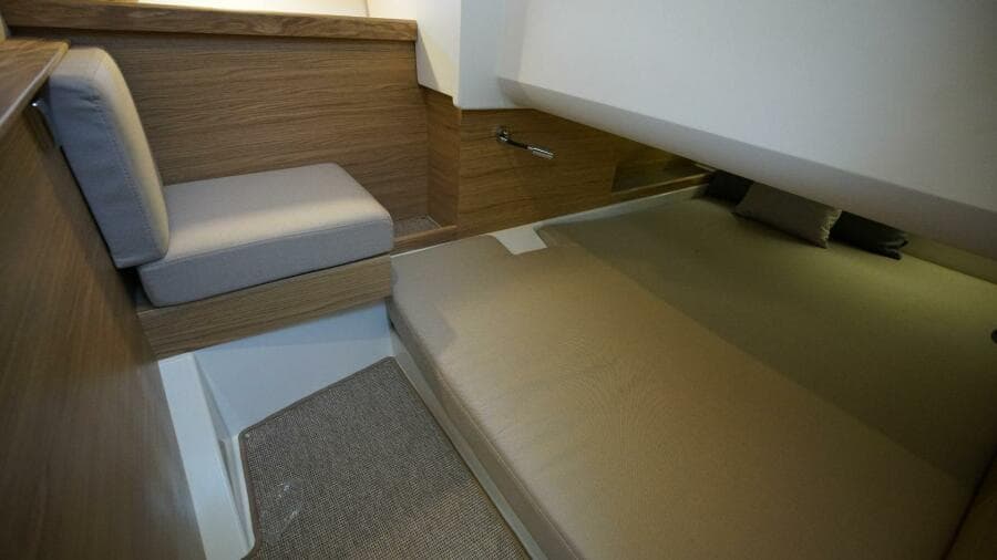 Nimbus Commuter 11 - Cabin