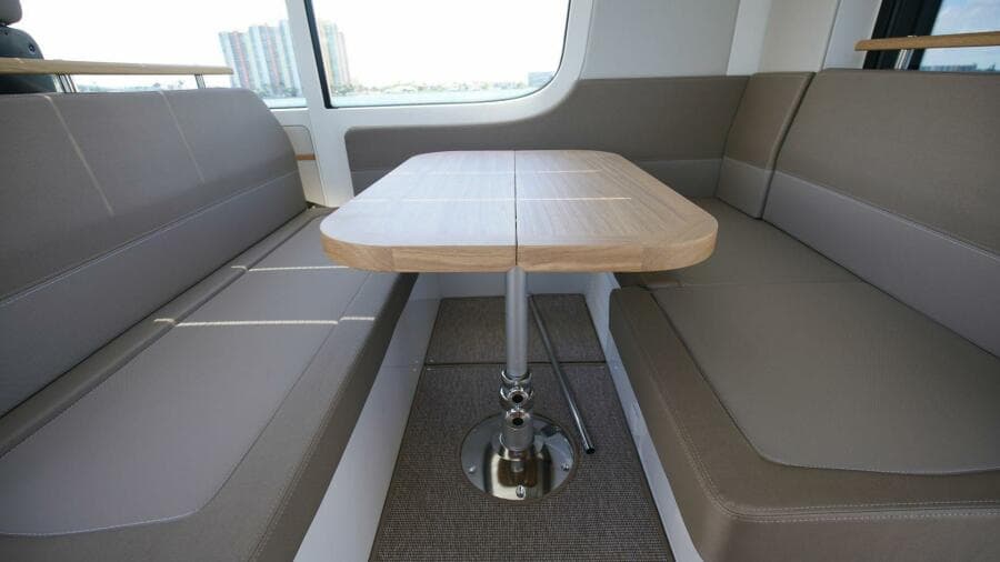Nimbus Commuter 11 - Seating