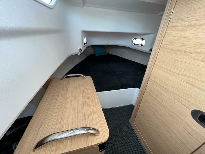 Nimbus Commuter 9 V-Berth