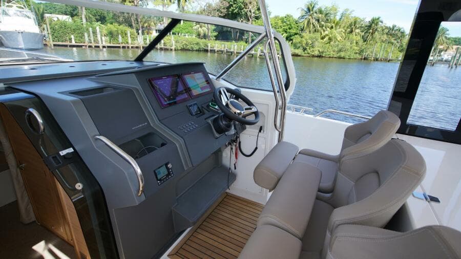 2025 Nimbus Tender 11 - Photo 10