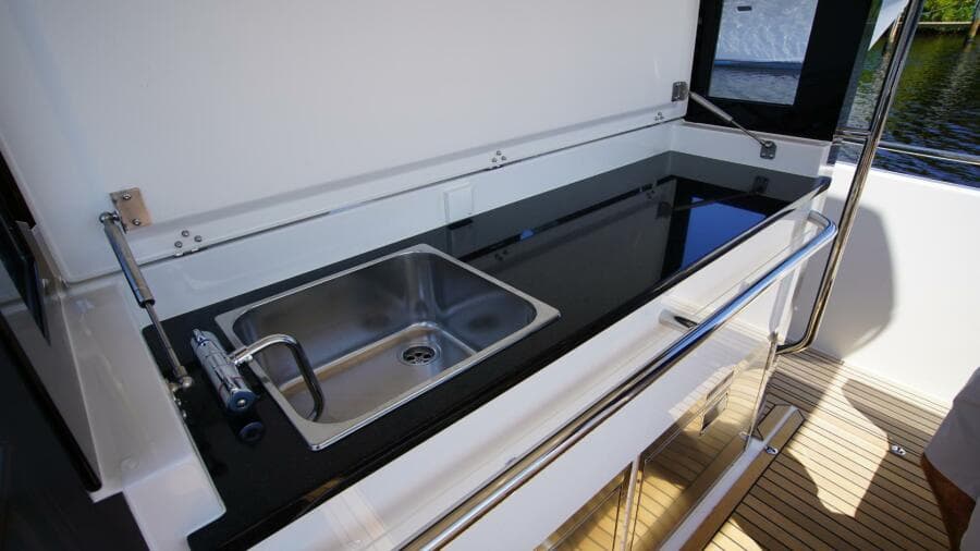 2025 Nimbus Tender 11 - Photo 13