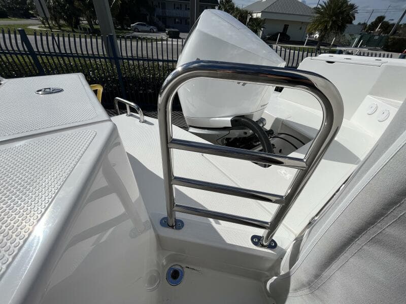 Nimbus Weekender 9 Swim platform Gate