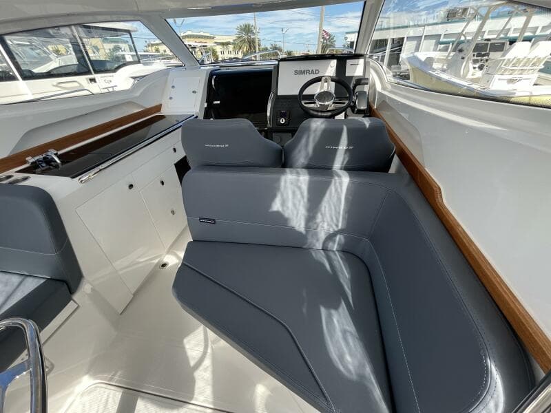 Nimbus Weekender 9 Command Deck