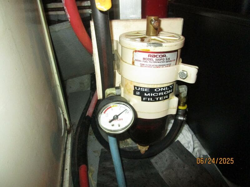 63' Hatteras generator2 Racor fuel filter