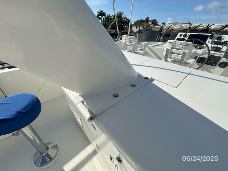 63' Hatteras flybridge mast base hinge
