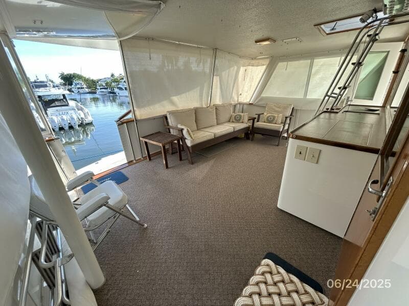 63' Hatteras aftdeck1
