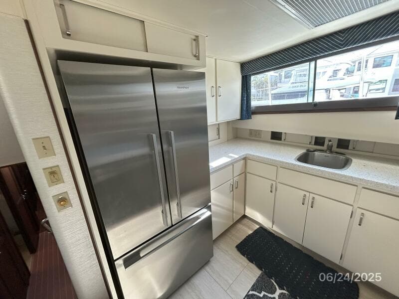 63' Hatteras galley2