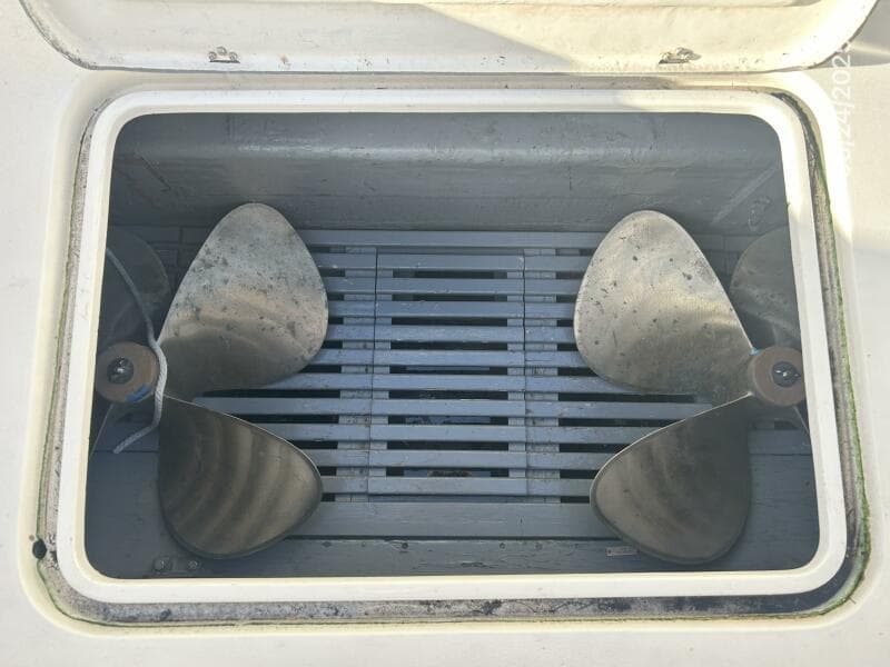 63' Hatteras lazarette access