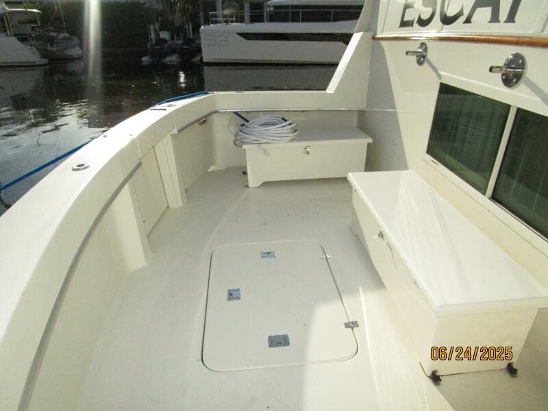 63' Hatteras cockpit port