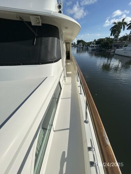 63' Hatteras port side deck1