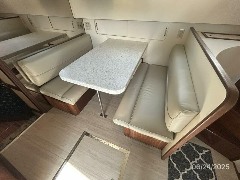 63' Hatteras dinette