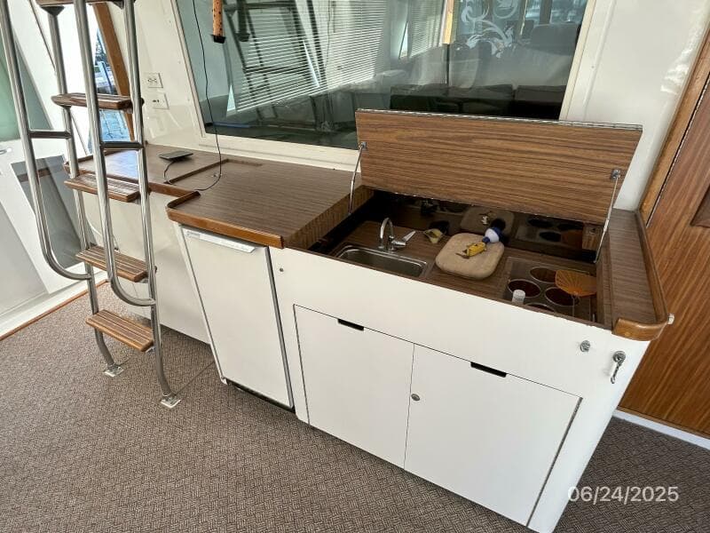 63' Hatteras aftdeck wetbar