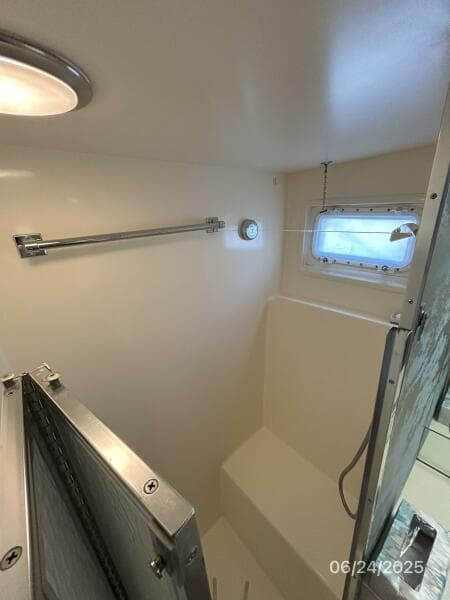 63' Hatteras starboard guest shower