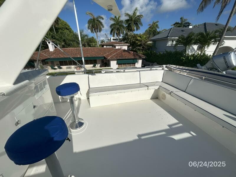 63' Hatteras flybridge starboard aft