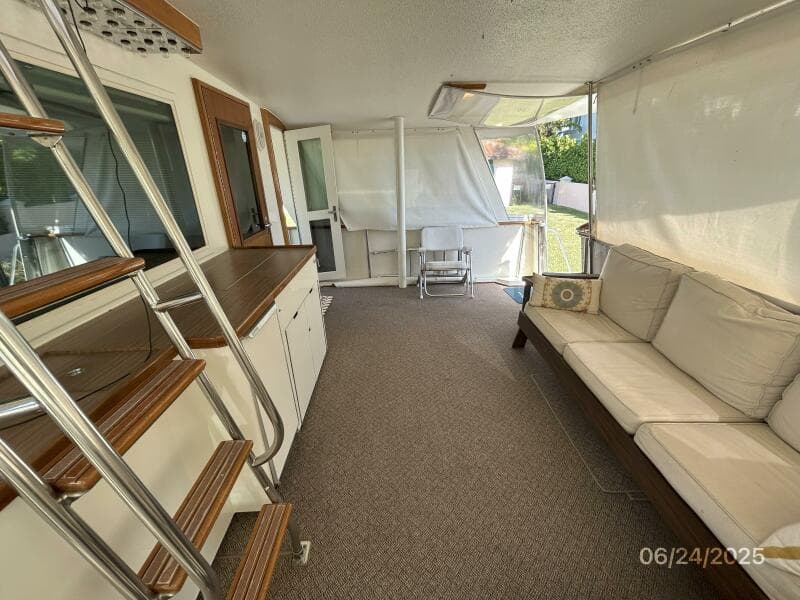 63' Hatteras aftdeck starboard