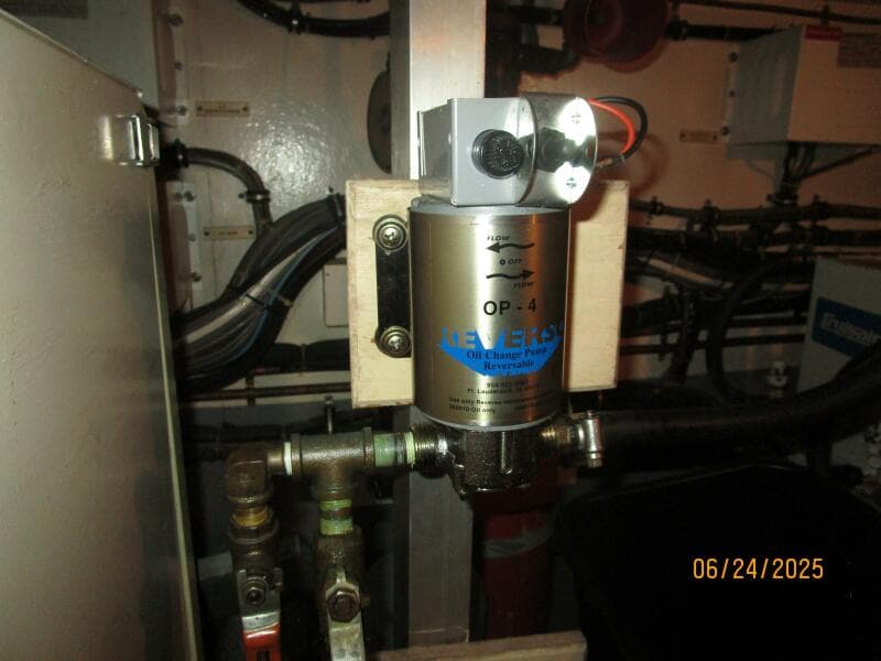 63' Hatteras generators oil change system