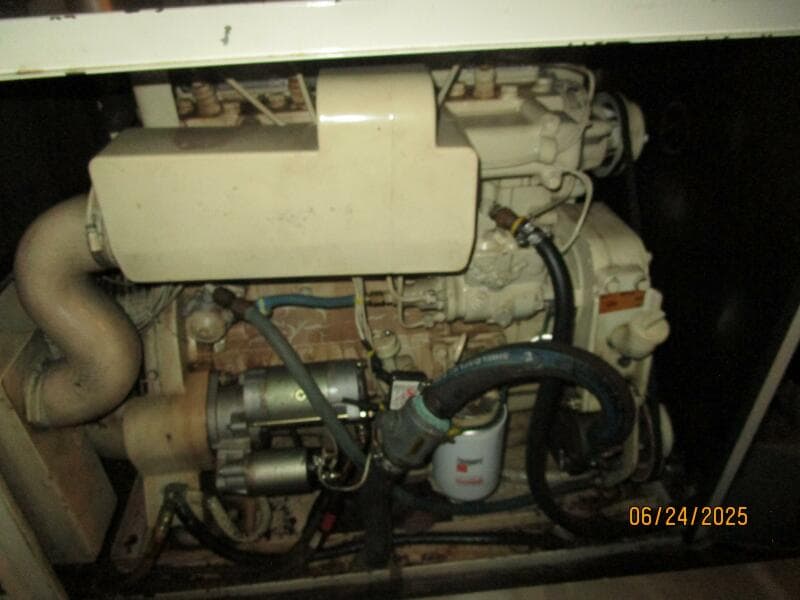 63' Hatteras generator2