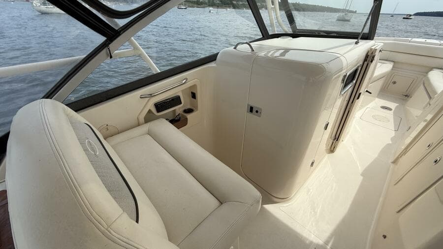 2016 Grady-White 307 Freedom