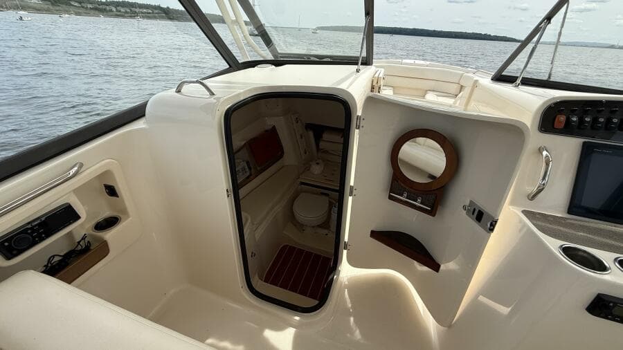 2016 Grady-White 307 Freedom