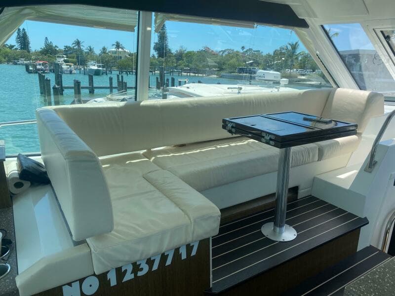 2012 Cruisers Yachts 48 Cantius
