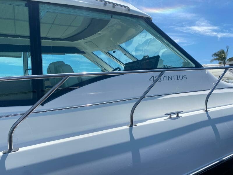 2012 Cruisers Yachts 48 Cantius