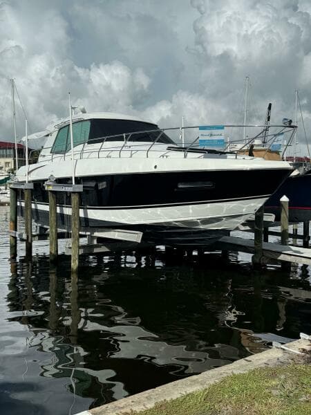2012 Cruisers Yachts 48 Cantius