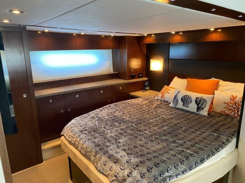 2012 Cruisers Yachts 48 Cantius