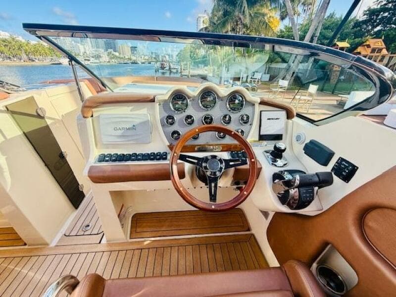 2015 Chris-Craft Launch 32