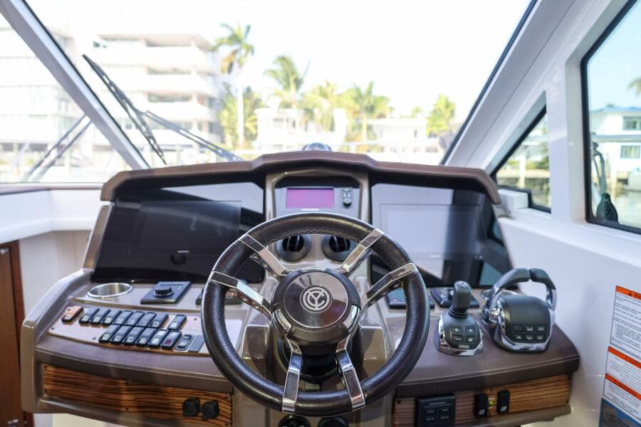 2014 Cruisers Yachts 45 Cantius