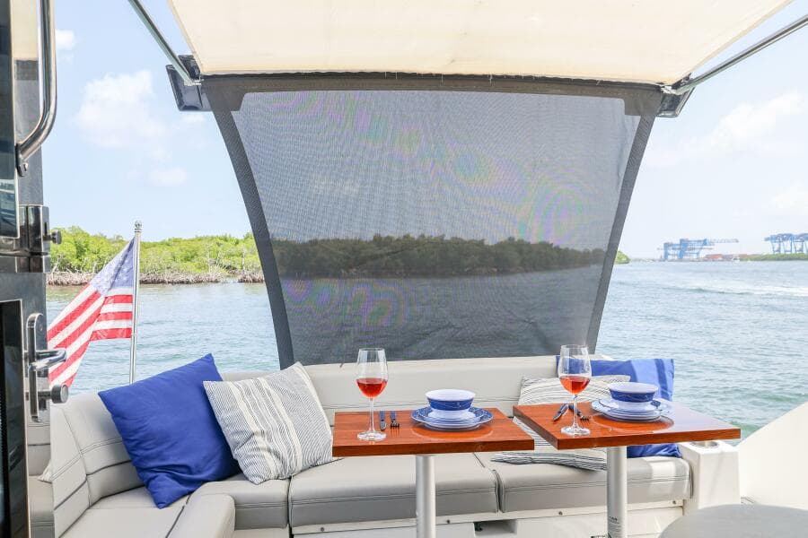 2014 Cruisers Yachts 45 Cantius