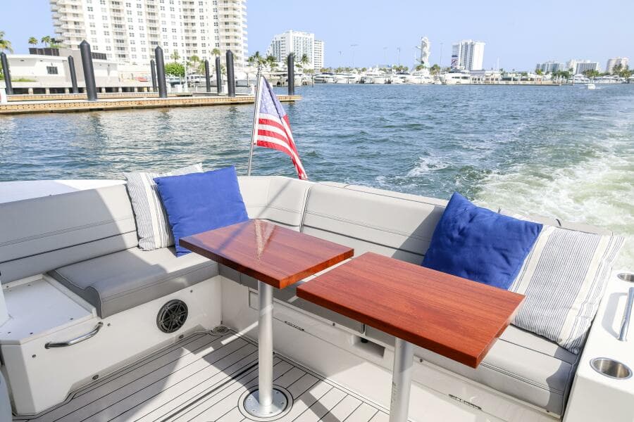 2014 Cruisers Yachts 45 Cantius