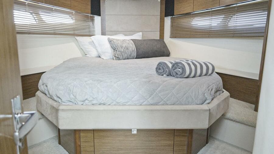 2014 Cruisers Yachts 45 Cantius