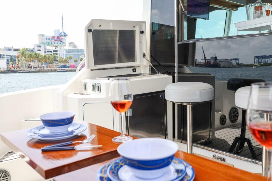 2014 Cruisers Yachts 45 Cantius