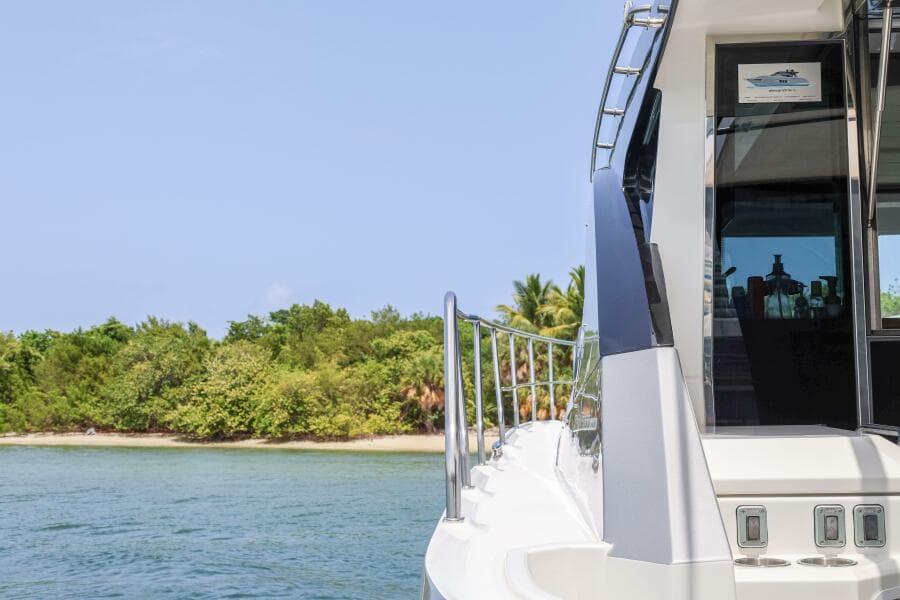 2014 Cruisers Yachts 45 Cantius