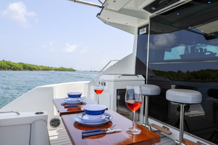 2014 Cruisers Yachts 45 Cantius