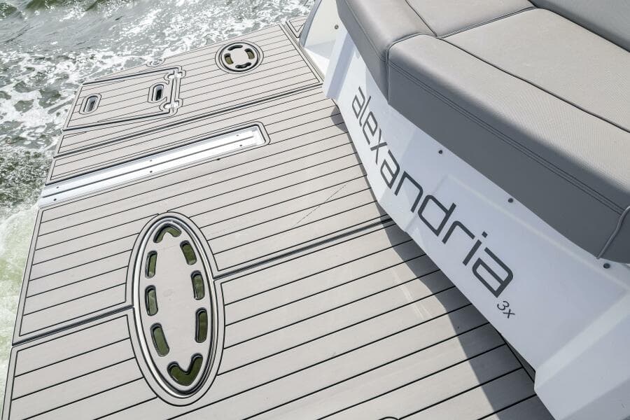 2014 Cruisers Yachts 45 Cantius